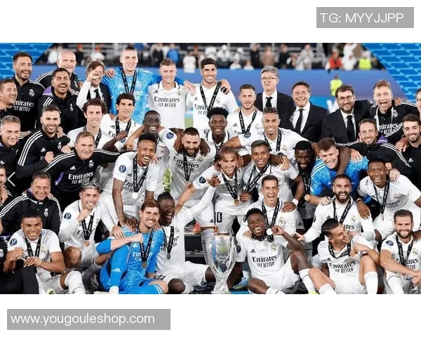 西甲足球明星合影珍藏集展示各大球星风采与荣耀瞬间